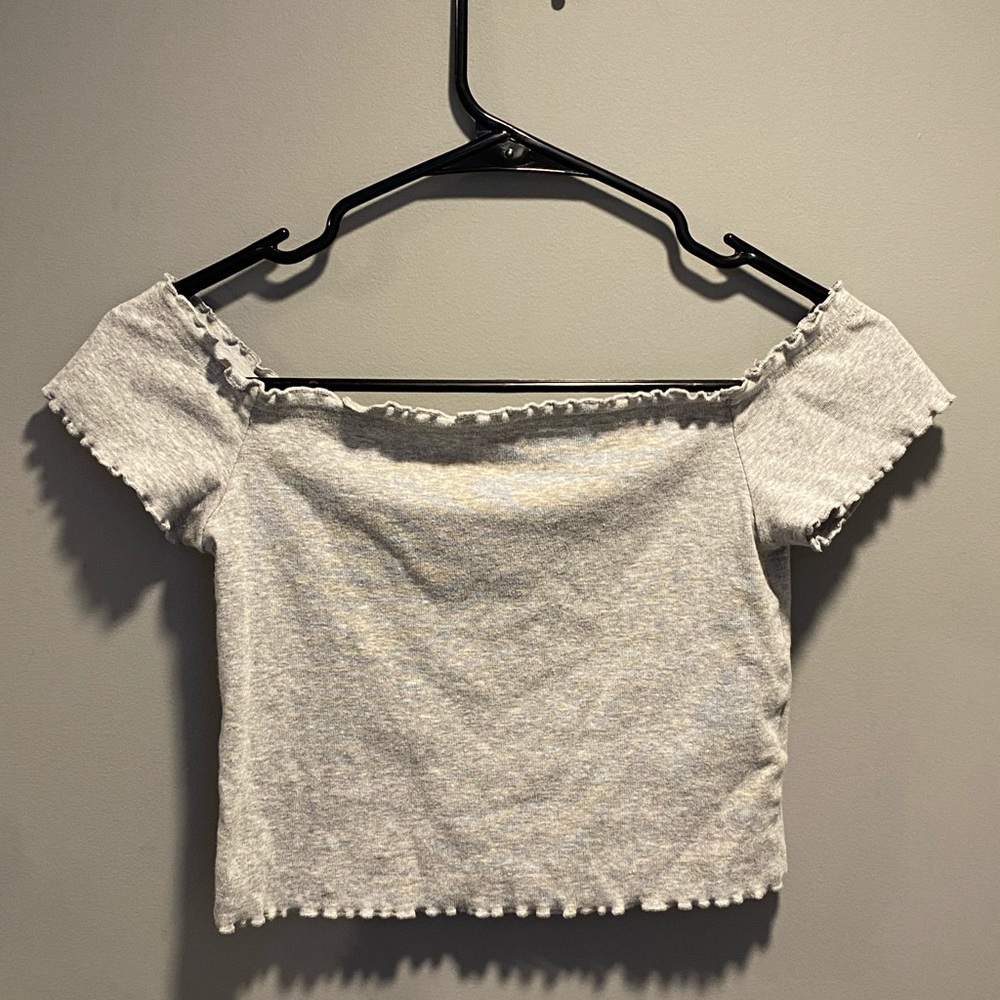 H&M cropped shoulder tee